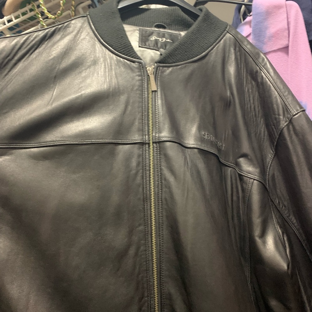 Beautiful soft Sean John black leather jacket.